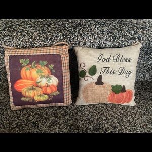 ⭐️ SOLD ⭐️ Set of 2 Hanging Door Pillows